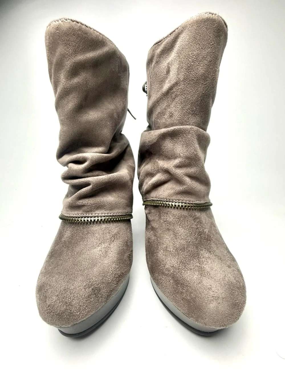 Women’s Size 7.5 Taupe Wedge Ankle Boots Slouchy Zip Accent - Picture 5 of 10